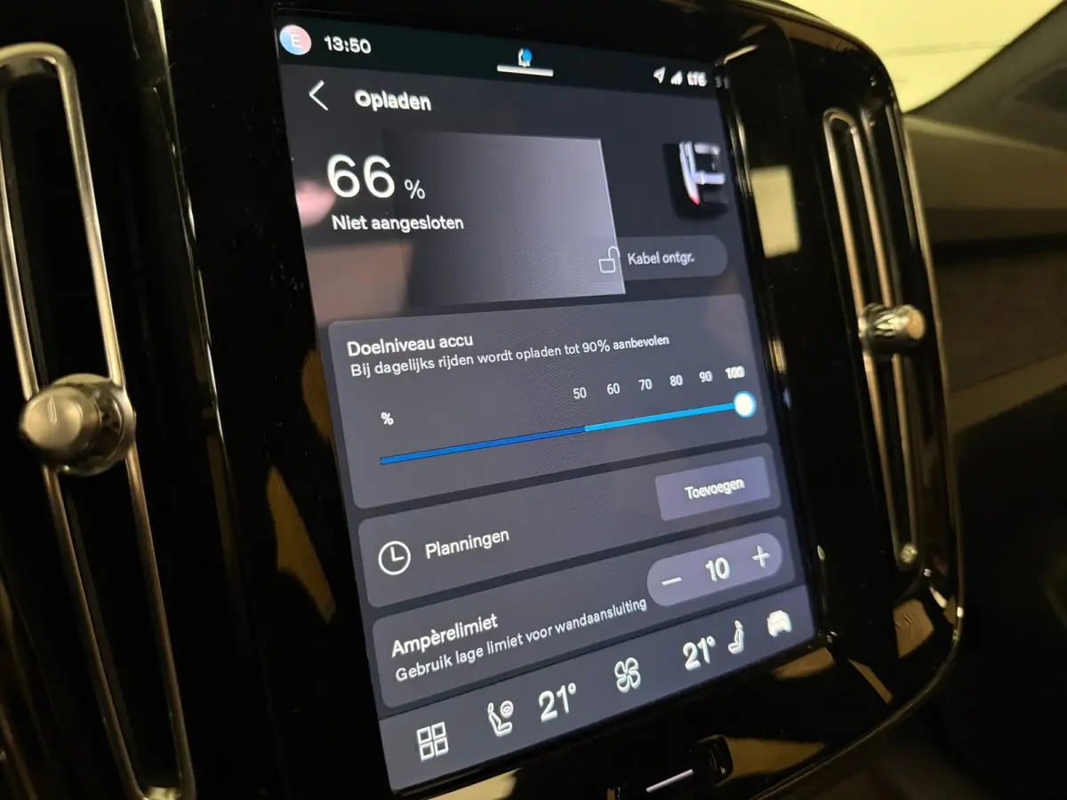 Recharge Plus 69 kWh | All-season banden | Parkeercamera | Adaptieve Cruise Control | Pilot Assist | Stoel en Stuurwielverwarming | Panoramadak | 19 Inch | Zitting verlenging voorstoelen | B