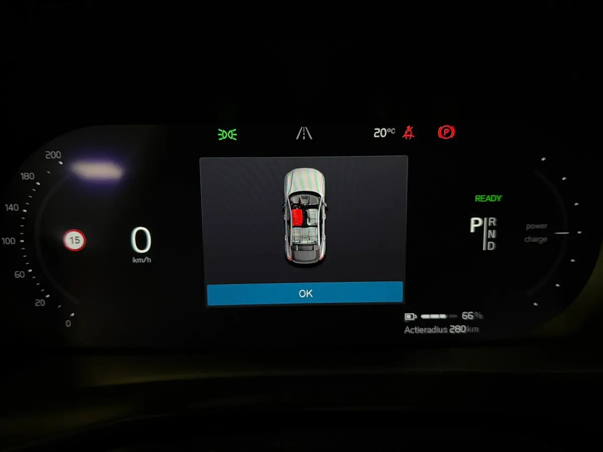 Recharge Plus 69 kWh | All-season banden | Parkeercamera | Adaptieve Cruise Control | Pilot Assist | Stoel en Stuurwielverwarming | Panoramadak | 19 Inch | Zitting verlenging voorstoelen | B