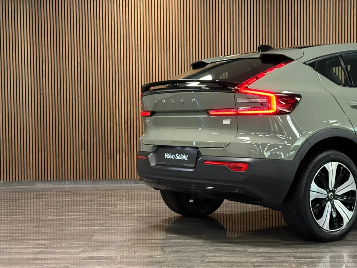 Recharge Plus 69 kWh | All-season banden | Parkeercamera | Adaptieve Cruise Control | Pilot Assist | Stoel en Stuurwielverwarming | Panoramadak | 19 Inch | Zitting verlenging voorstoelen | B