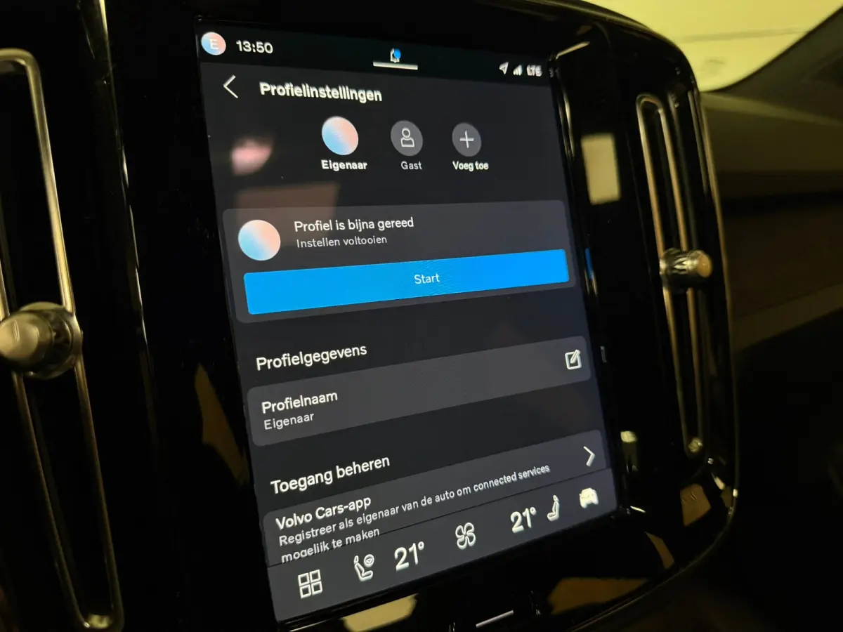 Recharge Plus 69 kWh | All-season banden | Parkeercamera | Adaptieve Cruise Control | Pilot Assist | Stoel en Stuurwielverwarming | Panoramadak | 19 Inch | Zitting verlenging voorstoelen | B
