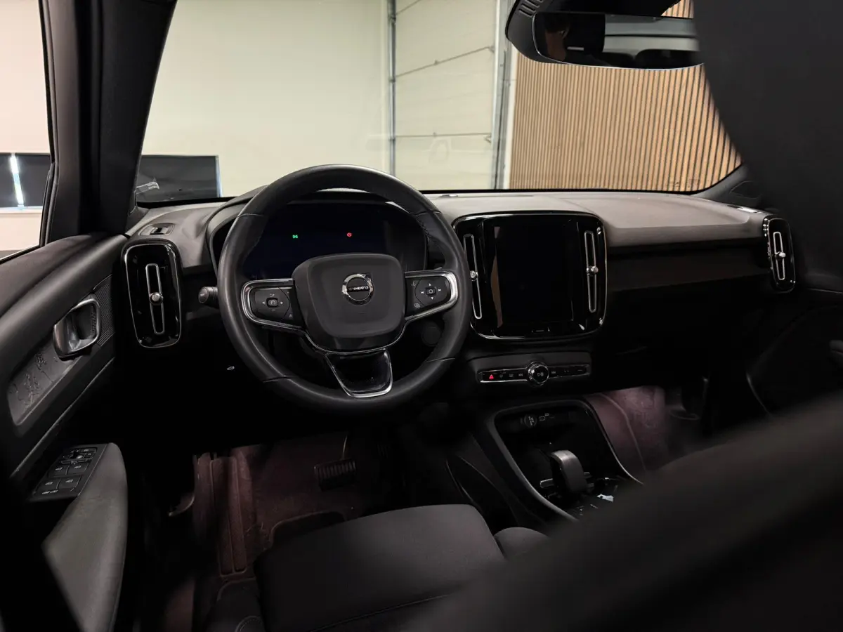 Recharge Plus 69 kWh | All-season banden | Parkeercamera | Adaptieve Cruise Control | Pilot Assist | Stoel en Stuurwielverwarming | Panoramadak | 19 Inch | Zitting verlenging voorstoelen | B