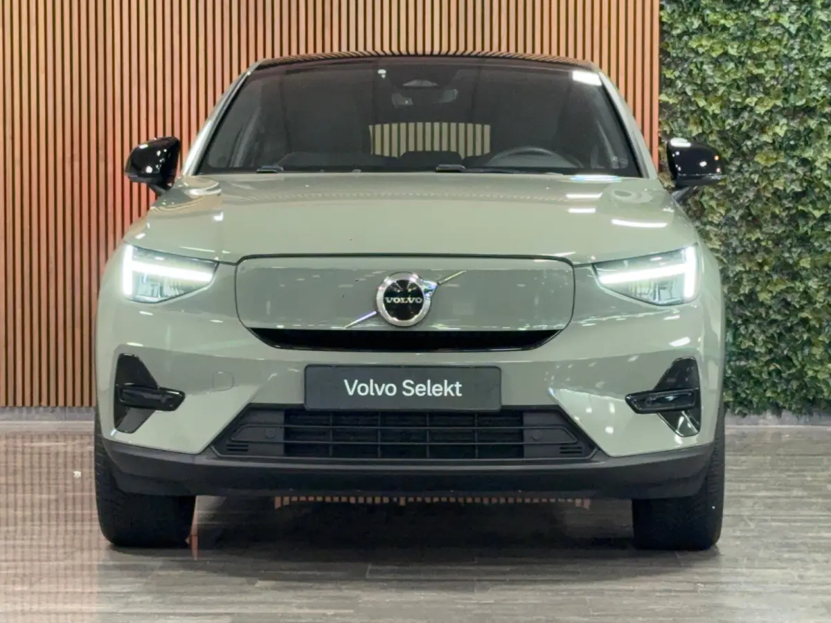 Recharge Plus 69 kWh | All-season banden | Parkeercamera | Adaptieve Cruise Control | Pilot Assist | Stoel en Stuurwielverwarming | Panoramadak | 19 Inch | Zitting verlenging voorstoelen | B