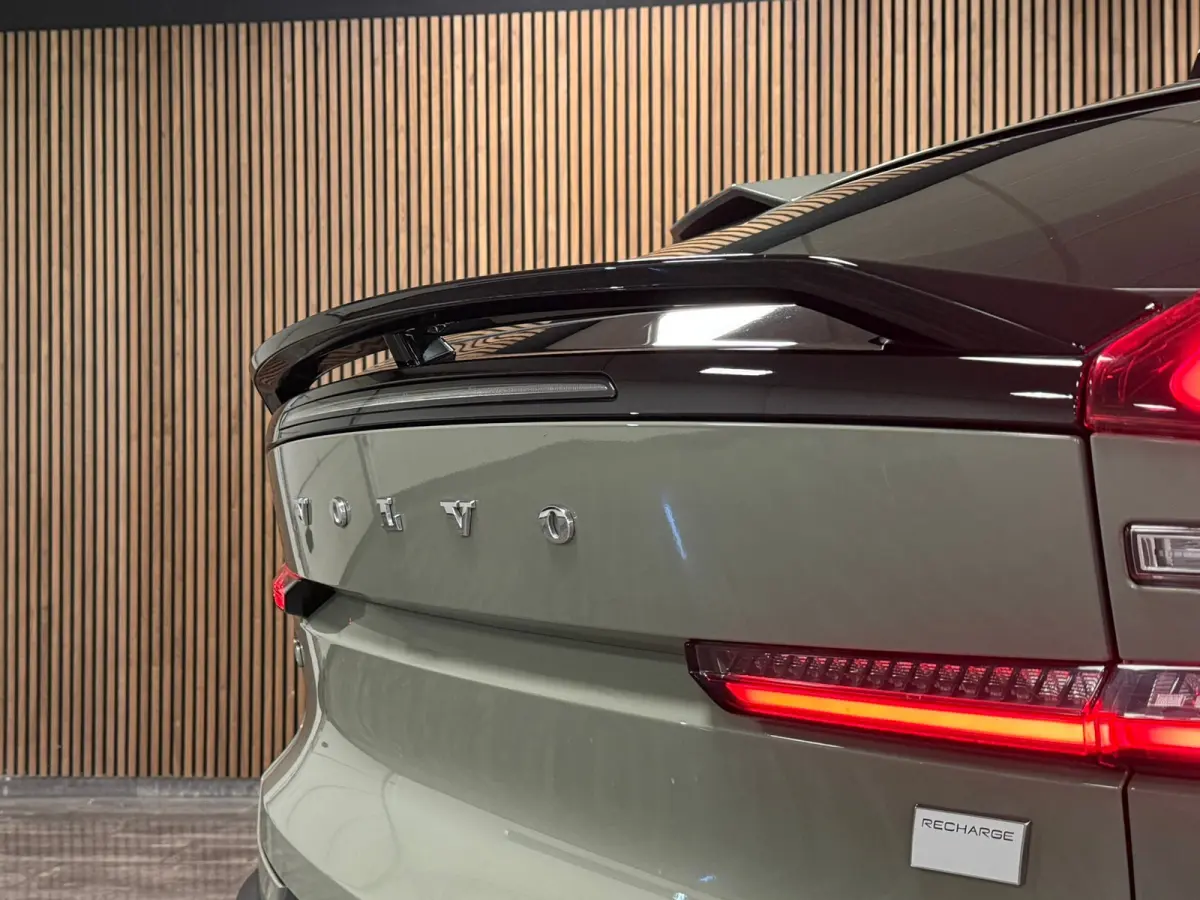 Recharge Plus 69 kWh | All-season banden | Parkeercamera | Adaptieve Cruise Control | Pilot Assist | Stoel en Stuurwielverwarming | Panoramadak | 19 Inch | Zitting verlenging voorstoelen | B