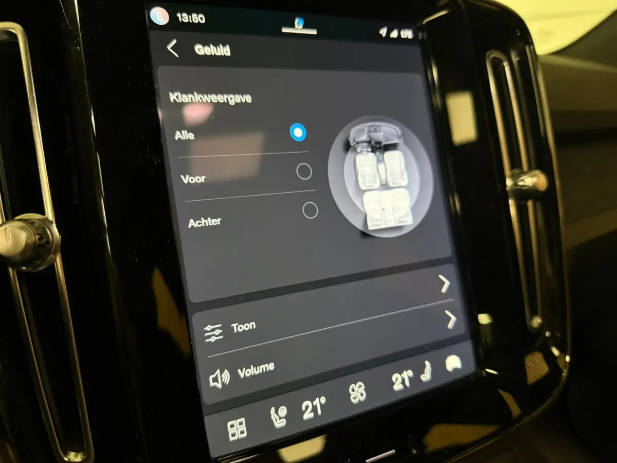 Recharge Plus 69 kWh | All-season banden | Parkeercamera | Adaptieve Cruise Control | Pilot Assist | Stoel en Stuurwielverwarming | Panoramadak | 19 Inch | Zitting verlenging voorstoelen | B