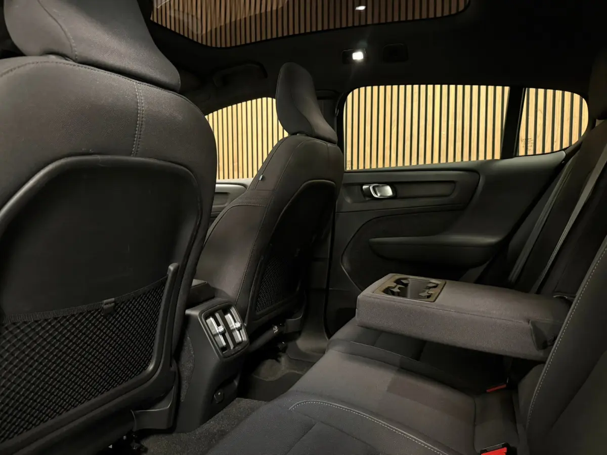 Recharge Plus 69 kWh | All-season banden | Parkeercamera | Adaptieve Cruise Control | Pilot Assist | Stoel en Stuurwielverwarming | Panoramadak | 19 Inch | Zitting verlenging voorstoelen | B