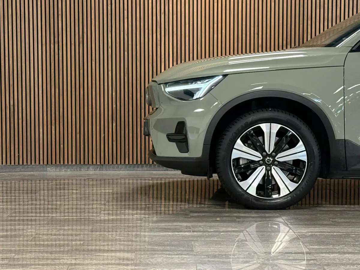 Recharge Plus 69 kWh | All-season banden | Parkeercamera | Adaptieve Cruise Control | Pilot Assist | Stoel en Stuurwielverwarming | Panoramadak | 19 Inch | Zitting verlenging voorstoelen | B