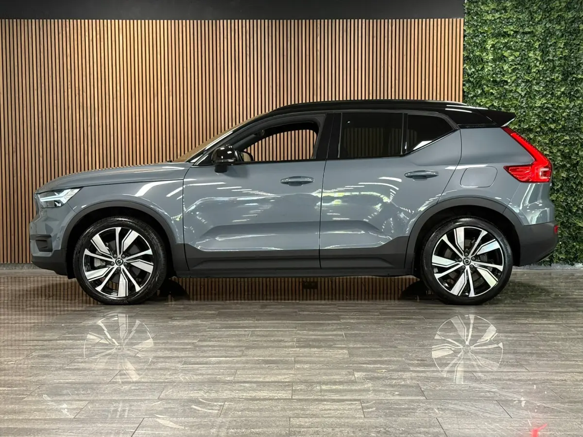 Pro | Trekhaak | Schuifdak | 360° Camera | Harman Kardon | Adaptieve Cruise Control | Bestuurdersstoel elektrisch geheugen | Stoel en Stuurwielverwarming | 20 Inch | Passagiersstoel elektri