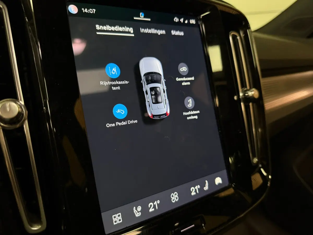 Pro | Trekhaak | Schuifdak | 360° Camera | Harman Kardon | Adaptieve Cruise Control | Bestuurdersstoel elektrisch geheugen | Stoel en Stuurwielverwarming | 20 Inch | Passagiersstoel elektri