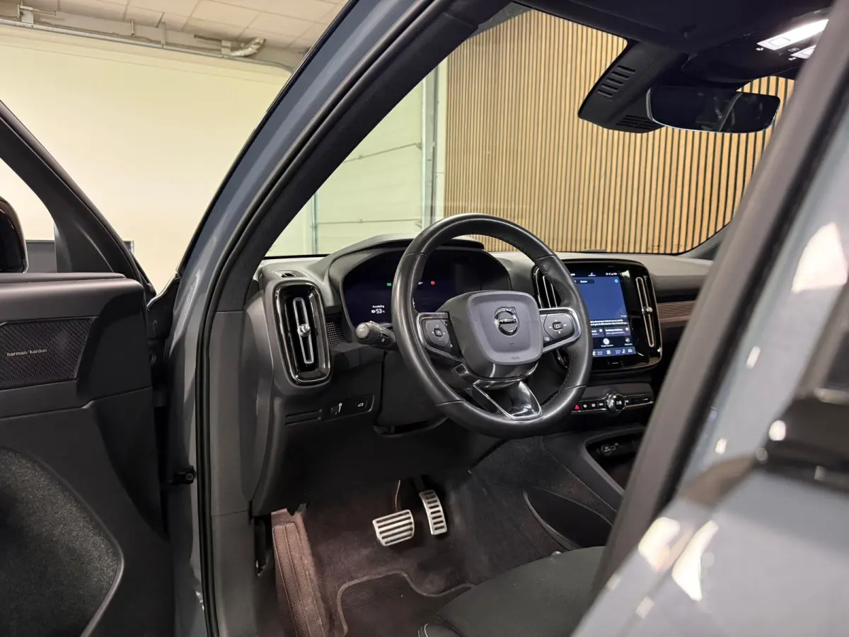 Pro | Trekhaak | Schuifdak | 360° Camera | Harman Kardon | Adaptieve Cruise Control | Bestuurdersstoel elektrisch geheugen | Stoel en Stuurwielverwarming | 20 Inch | Passagiersstoel elektri