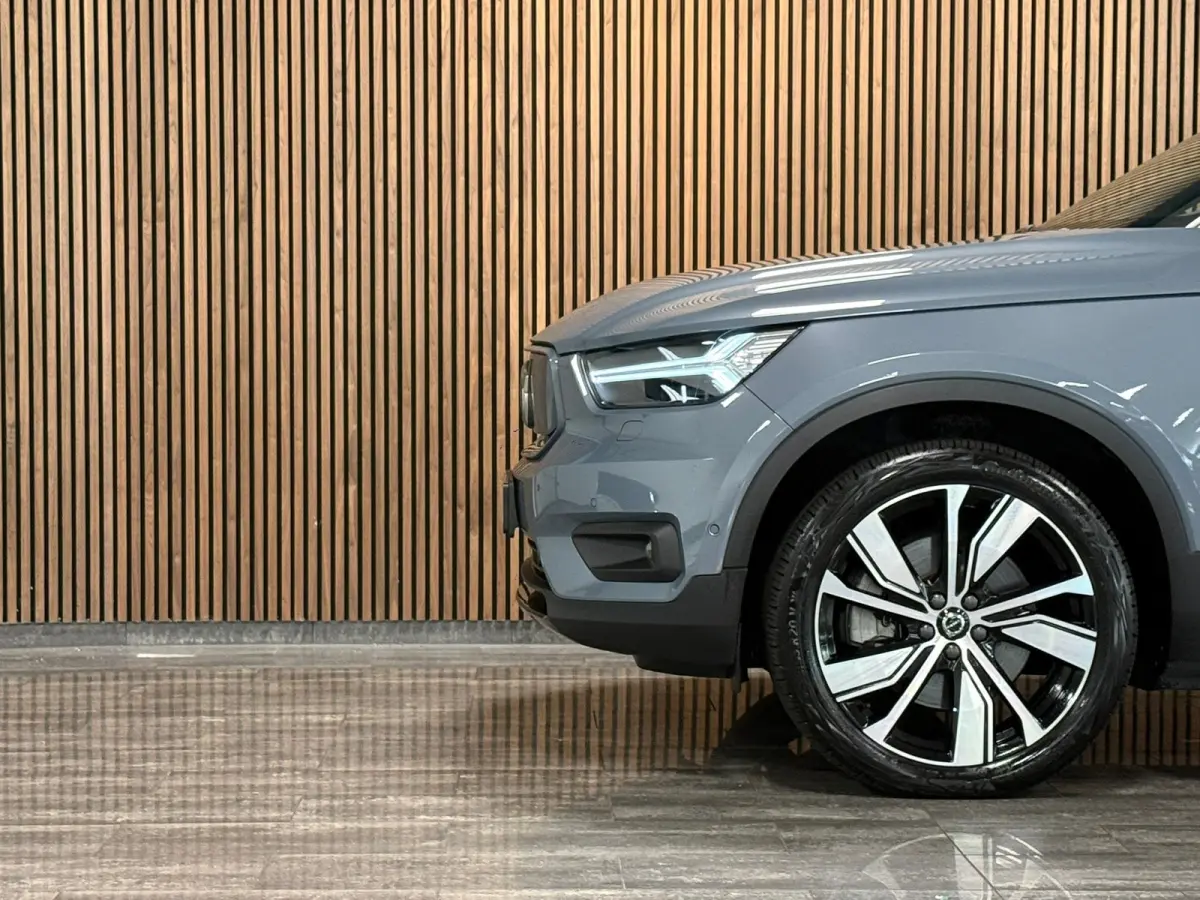 Pro | Trekhaak | Schuifdak | 360° Camera | Harman Kardon | Adaptieve Cruise Control | Bestuurdersstoel elektrisch geheugen | Stoel en Stuurwielverwarming | 20 Inch | Passagiersstoel elektri
