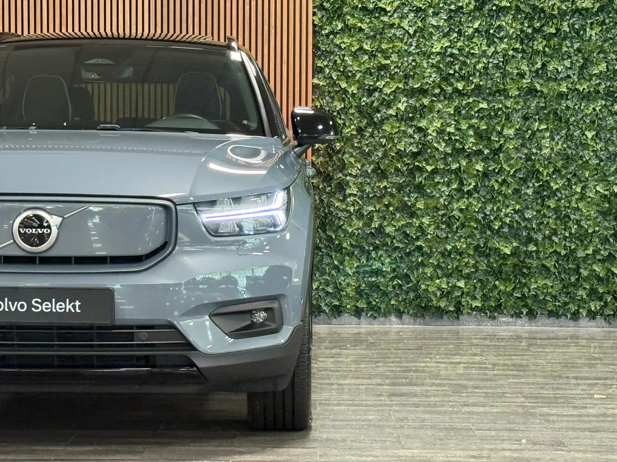 Pro | Trekhaak | Schuifdak | 360° Camera | Harman Kardon | Adaptieve Cruise Control | Bestuurdersstoel elektrisch geheugen | Stoel en Stuurwielverwarming | 20 Inch | Passagiersstoel elektri