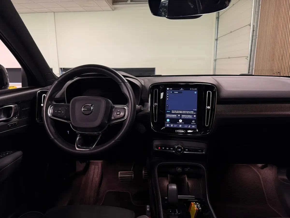 Pro | Trekhaak | Schuifdak | 360° Camera | Harman Kardon | Adaptieve Cruise Control | Bestuurdersstoel elektrisch geheugen | Stoel en Stuurwielverwarming | 20 Inch | Passagiersstoel elektri