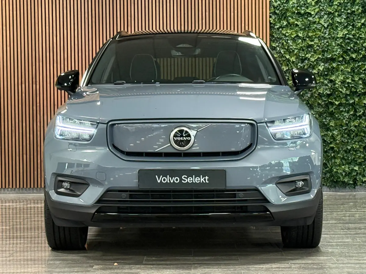 Pro | Trekhaak | Schuifdak | 360° Camera | Harman Kardon | Adaptieve Cruise Control | Bestuurdersstoel elektrisch geheugen | Stoel en Stuurwielverwarming | 20 Inch | Passagiersstoel elektri