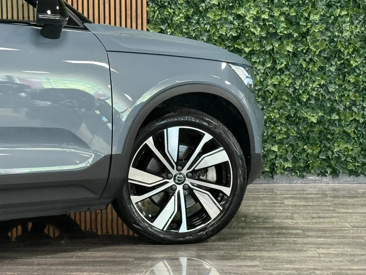 Pro | Trekhaak | Schuifdak | 360° Camera | Harman Kardon | Adaptieve Cruise Control | Bestuurdersstoel elektrisch geheugen | Stoel en Stuurwielverwarming | 20 Inch | Passagiersstoel elektri