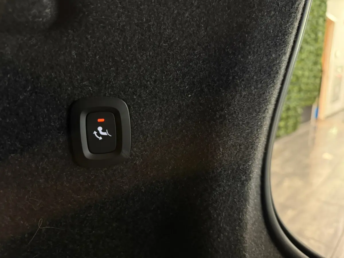 Pro | Trekhaak | Schuifdak | 360° Camera | Harman Kardon | Adaptieve Cruise Control | Bestuurdersstoel elektrisch geheugen | Stoel en Stuurwielverwarming | 20 Inch | Passagiersstoel elektri