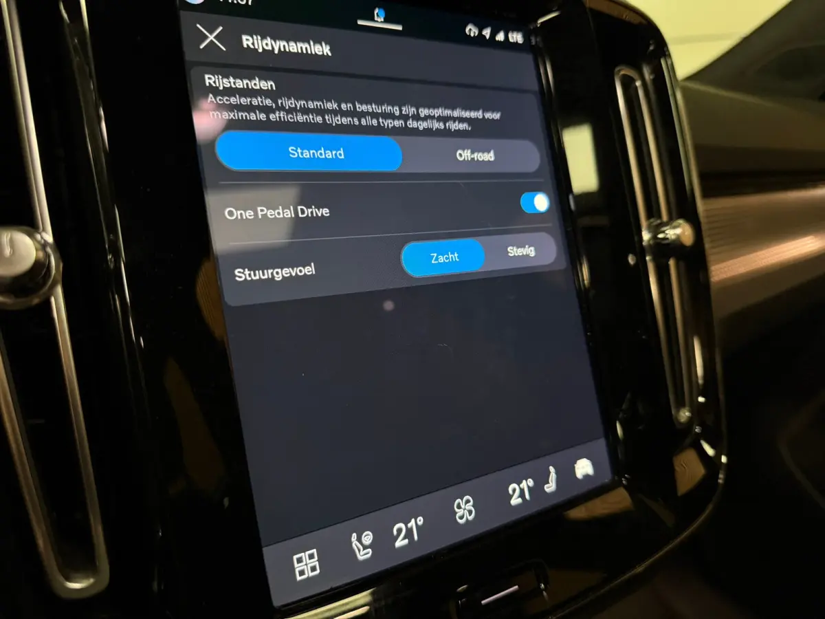 Pro | Trekhaak | Schuifdak | 360° Camera | Harman Kardon | Adaptieve Cruise Control | Bestuurdersstoel elektrisch geheugen | Stoel en Stuurwielverwarming | 20 Inch | Passagiersstoel elektri