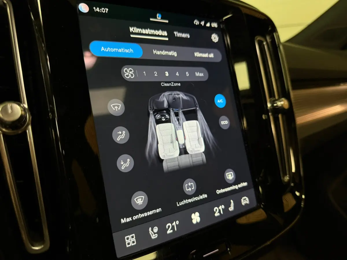 Pro | Trekhaak | Schuifdak | 360° Camera | Harman Kardon | Adaptieve Cruise Control | Bestuurdersstoel elektrisch geheugen | Stoel en Stuurwielverwarming | 20 Inch | Passagiersstoel elektri