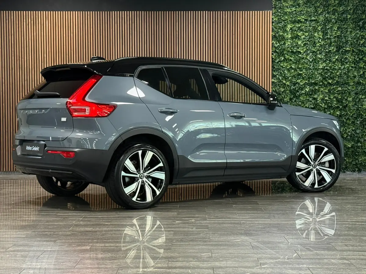 Pro | Trekhaak | Schuifdak | 360° Camera | Harman Kardon | Adaptieve Cruise Control | Bestuurdersstoel elektrisch geheugen | Stoel en Stuurwielverwarming | 20 Inch | Passagiersstoel elektri