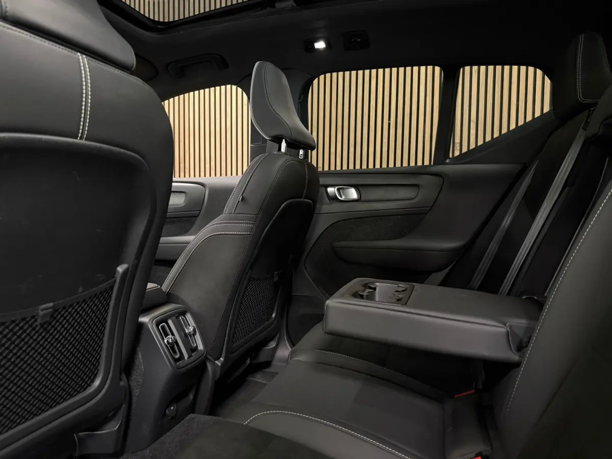 Pro | Trekhaak | Schuifdak | 360° Camera | Harman Kardon | Adaptieve Cruise Control | Bestuurdersstoel elektrisch geheugen | Stoel en Stuurwielverwarming | 20 Inch | Passagiersstoel elektri