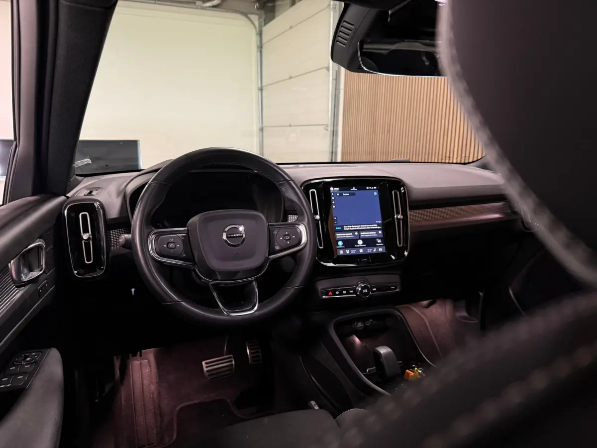 Pro | Trekhaak | Schuifdak | 360° Camera | Harman Kardon | Adaptieve Cruise Control | Bestuurdersstoel elektrisch geheugen | Stoel en Stuurwielverwarming | 20 Inch | Passagiersstoel elektri