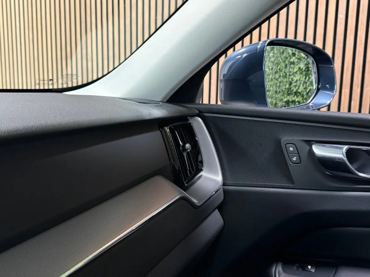 T6 AWD Recharge Bright Long Range | Trekhaak | All Season banden | Adaptieve Cruise Control | Stoelverwarming voor+achter | Stuurwielverwarming | Full LED Meesturende koplampen | Standkachel