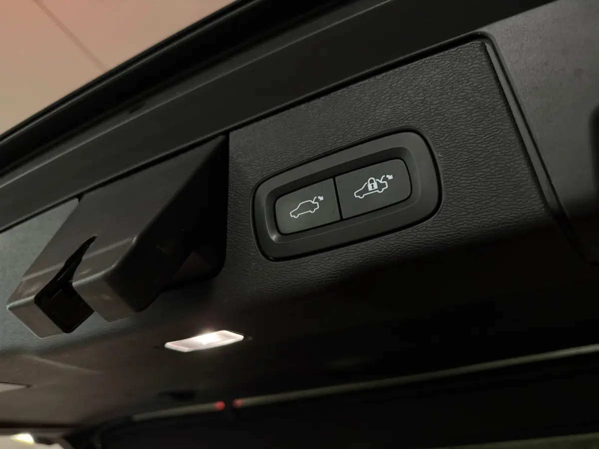 T6 AWD Recharge Bright Long Range | Trekhaak | All Season banden | Adaptieve Cruise Control | Stoelverwarming voor+achter | Stuurwielverwarming | Full LED Meesturende koplampen | Standkachel