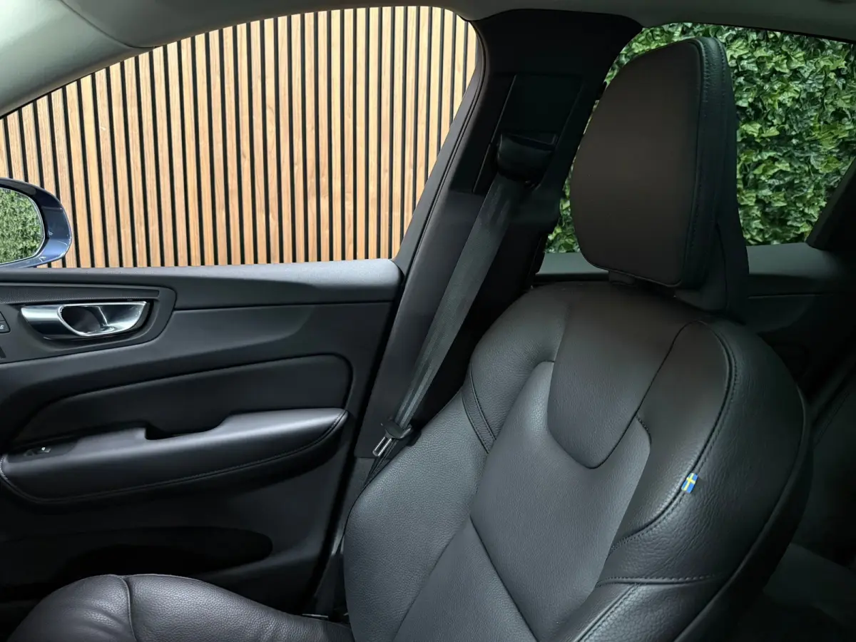 T6 AWD Recharge Bright Long Range | Trekhaak | All Season banden | Adaptieve Cruise Control | Stoelverwarming voor+achter | Stuurwielverwarming | Full LED Meesturende koplampen | Standkachel