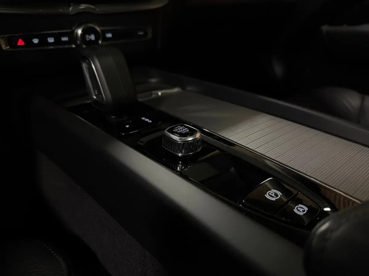 T6 AWD Recharge Bright Long Range | Trekhaak | All Season banden | Adaptieve Cruise Control | Stoelverwarming voor+achter | Stuurwielverwarming | Full LED Meesturende koplampen | Standkachel