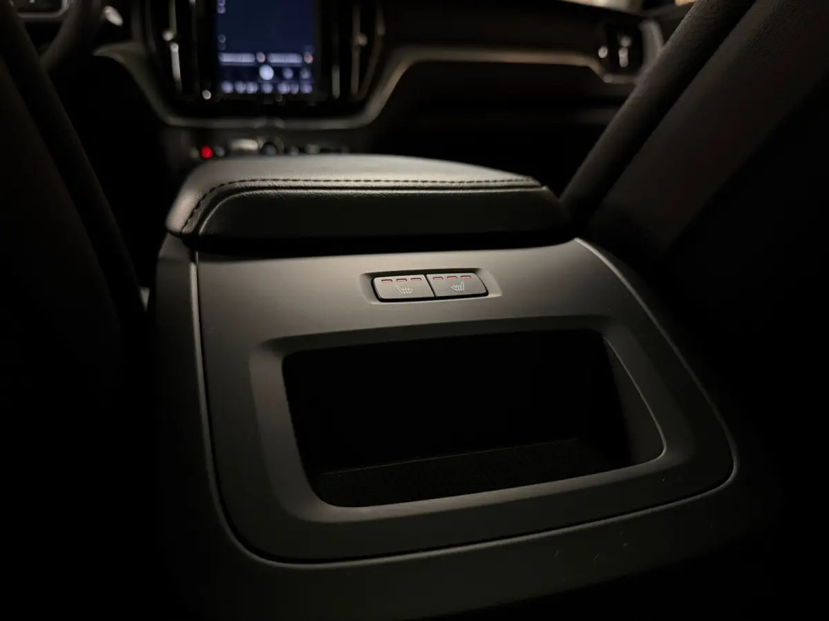 T6 AWD Recharge Bright Long Range | Trekhaak | All Season banden | Adaptieve Cruise Control | Stoelverwarming voor+achter | Stuurwielverwarming | Full LED Meesturende koplampen | Standkachel
