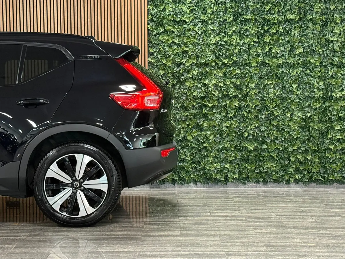 T5 Ultimate Dark | Trekhaak | Schuifdak | Harman Kardon | Parkeercamera | All Season banden | Adaptieve Cruise Control | Stoel en Stuurwielverwarming | Bestuurdersstoel elektrisch geheugen |