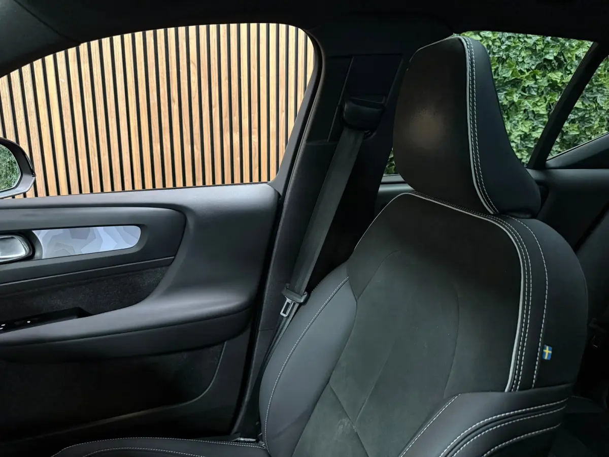 T5 Ultimate Dark | Trekhaak | Schuifdak | Harman Kardon | Parkeercamera | All Season banden | Adaptieve Cruise Control | Stoel en Stuurwielverwarming | Bestuurdersstoel elektrisch geheugen |