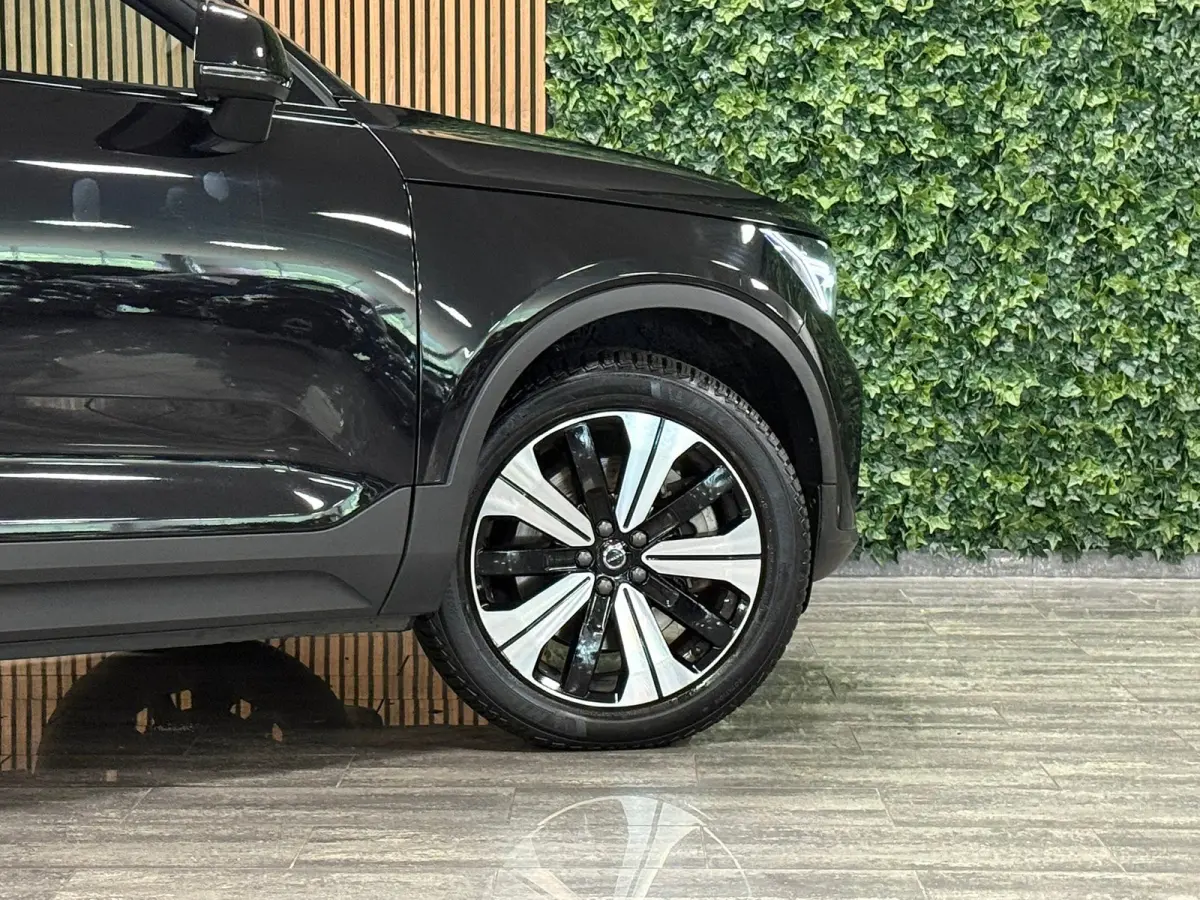 T5 Ultimate Dark | Trekhaak | Schuifdak | Harman Kardon | Parkeercamera | All Season banden | Adaptieve Cruise Control | Stoel en Stuurwielverwarming | Bestuurdersstoel elektrisch geheugen |