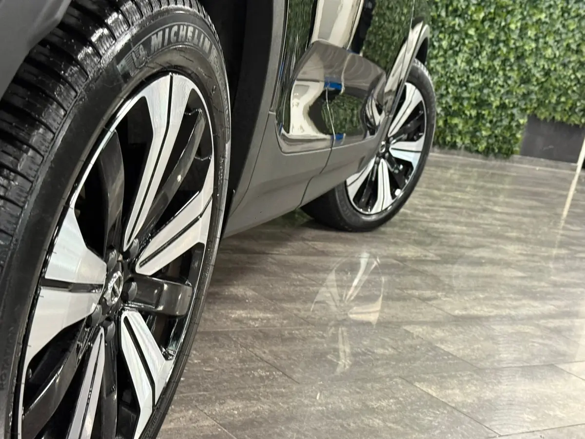 T5 Ultimate Dark | Trekhaak | Schuifdak | Harman Kardon | Parkeercamera | All Season banden | Adaptieve Cruise Control | Stoel en Stuurwielverwarming | Bestuurdersstoel elektrisch geheugen |