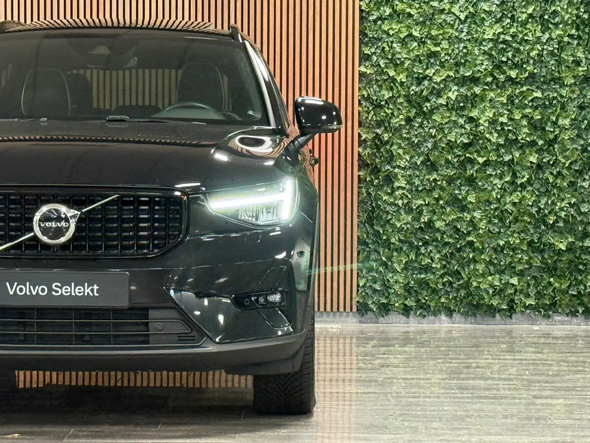 T5 Ultimate Dark | Trekhaak | Schuifdak | Harman Kardon | Parkeercamera | All Season banden | Adaptieve Cruise Control | Stoel en Stuurwielverwarming | Bestuurdersstoel elektrisch geheugen |