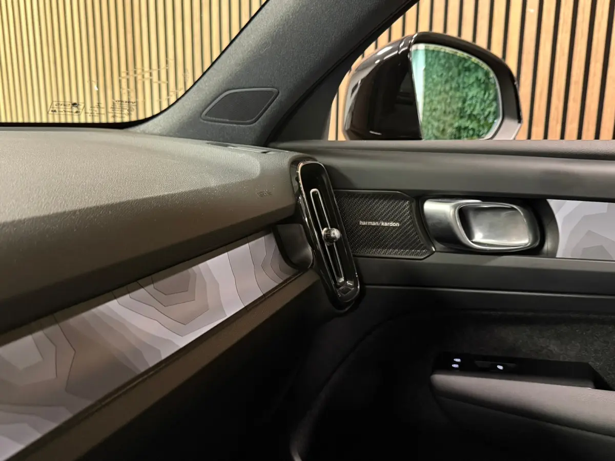 T5 Ultimate Dark | Trekhaak | Schuifdak | Harman Kardon | Parkeercamera | All Season banden | Adaptieve Cruise Control | Stoel en Stuurwielverwarming | Bestuurdersstoel elektrisch geheugen |