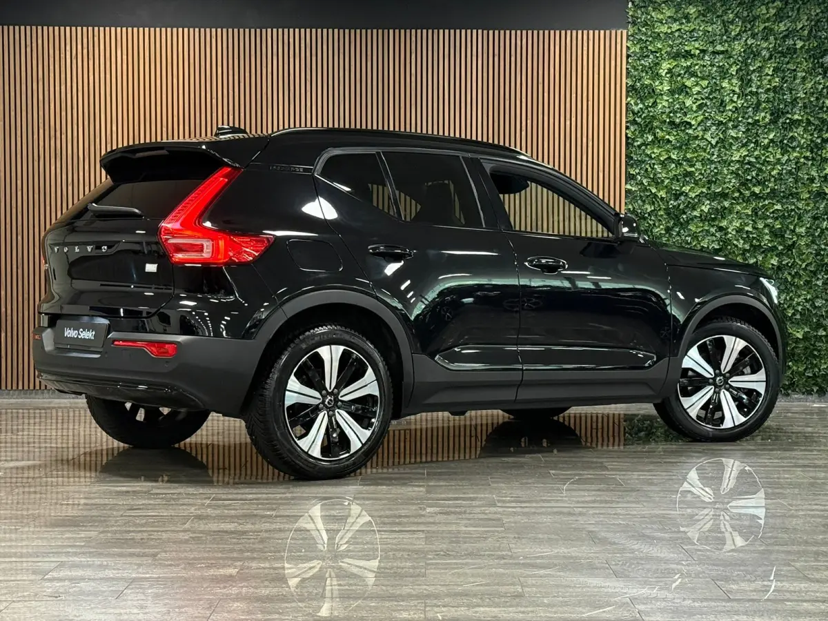 T5 Ultimate Dark | Trekhaak | Schuifdak | Harman Kardon | Parkeercamera | All Season banden | Adaptieve Cruise Control | Stoel en Stuurwielverwarming | Bestuurdersstoel elektrisch geheugen |