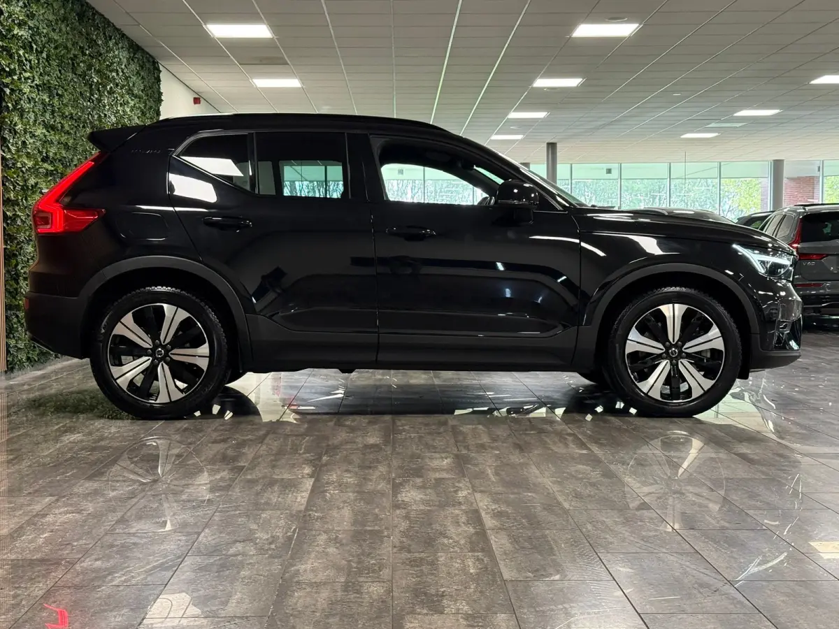 T5 Ultimate Dark | Trekhaak | Schuifdak | Harman Kardon | Parkeercamera | All Season banden | Adaptieve Cruise Control | Stoel en Stuurwielverwarming | Bestuurdersstoel elektrisch geheugen |