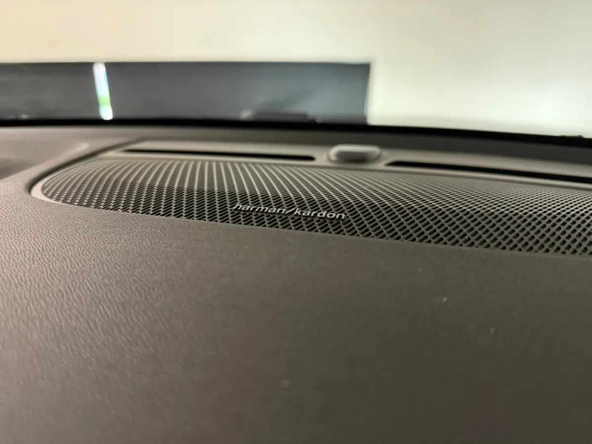 T5 Ultimate Dark | Trekhaak | Schuifdak | Harman Kardon | Parkeercamera | All Season banden | Adaptieve Cruise Control | Stoel en Stuurwielverwarming | Bestuurdersstoel elektrisch geheugen |