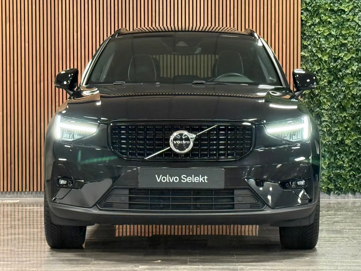 T5 Ultimate Dark | Trekhaak | Schuifdak | Harman Kardon | Parkeercamera | All Season banden | Adaptieve Cruise Control | Stoel en Stuurwielverwarming | Bestuurdersstoel elektrisch geheugen |