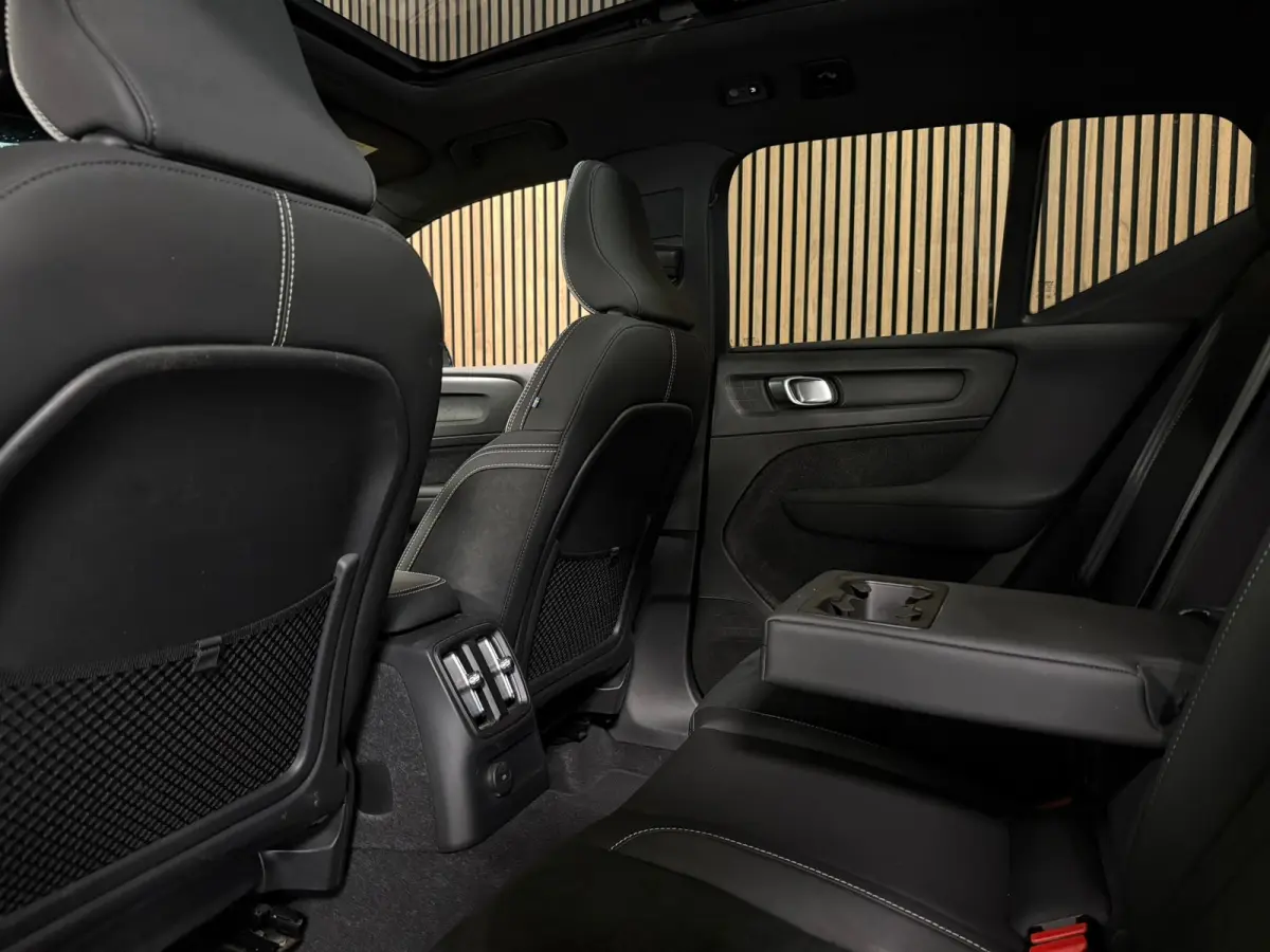 T5 Ultimate Dark | Trekhaak | Schuifdak | Harman Kardon | Parkeercamera | All Season banden | Adaptieve Cruise Control | Stoel en Stuurwielverwarming | Bestuurdersstoel elektrisch geheugen |