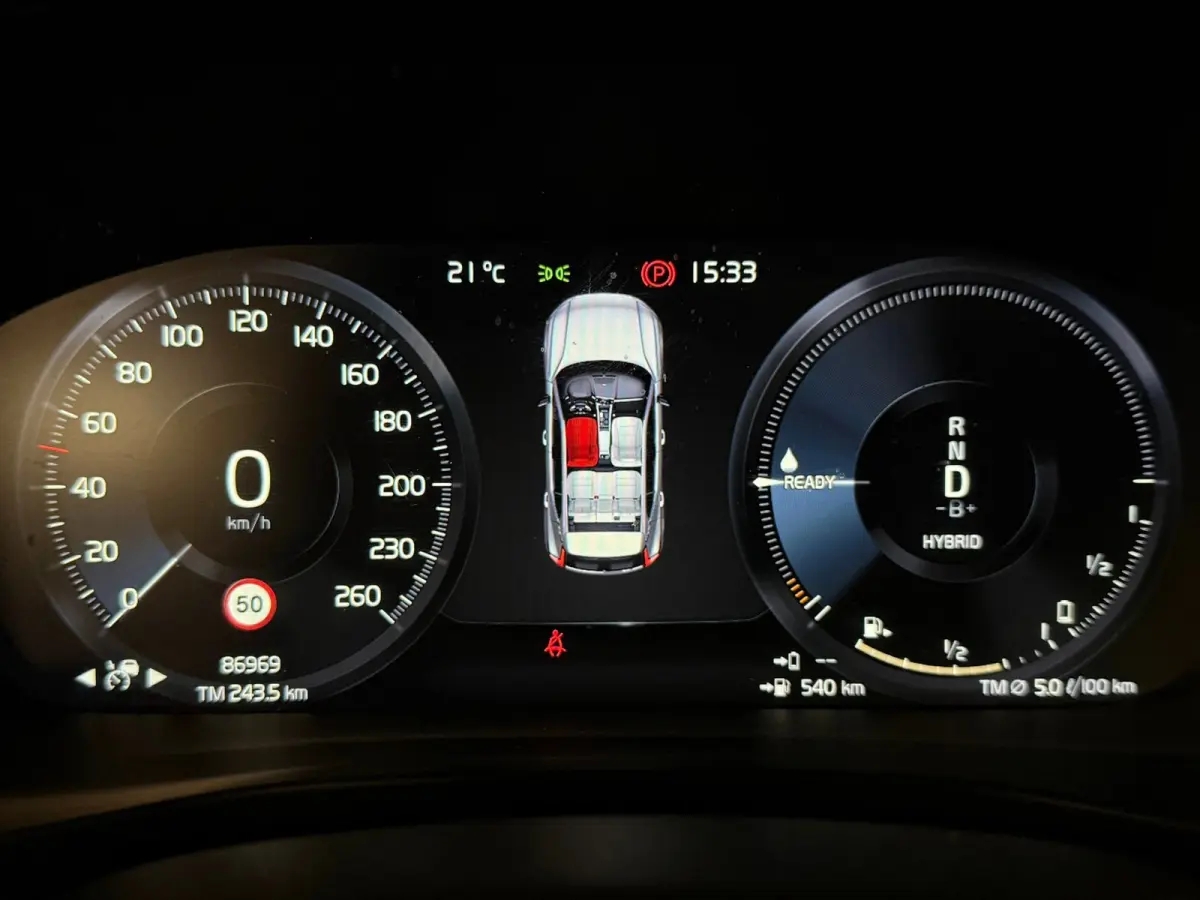 T5 Ultimate Dark | Trekhaak | Schuifdak | Harman Kardon | Parkeercamera | All Season banden | Adaptieve Cruise Control | Stoel en Stuurwielverwarming | Bestuurdersstoel elektrisch geheugen |
