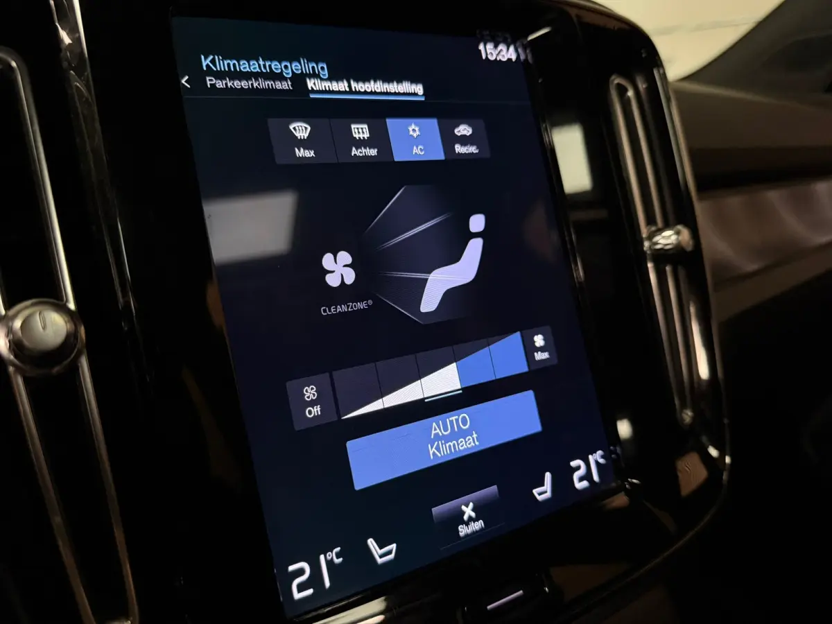 T5 Ultimate Dark | Trekhaak | Schuifdak | Harman Kardon | Parkeercamera | All Season banden | Adaptieve Cruise Control | Stoel en Stuurwielverwarming | Bestuurdersstoel elektrisch geheugen |