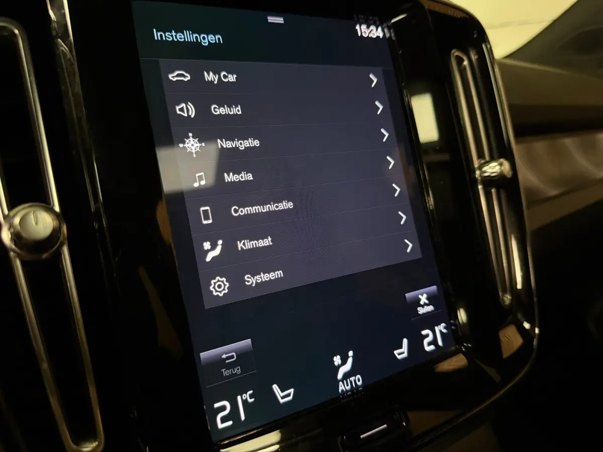 T5 Ultimate Dark | Trekhaak | Schuifdak | Harman Kardon | Parkeercamera | All Season banden | Adaptieve Cruise Control | Stoel en Stuurwielverwarming | Bestuurdersstoel elektrisch geheugen |