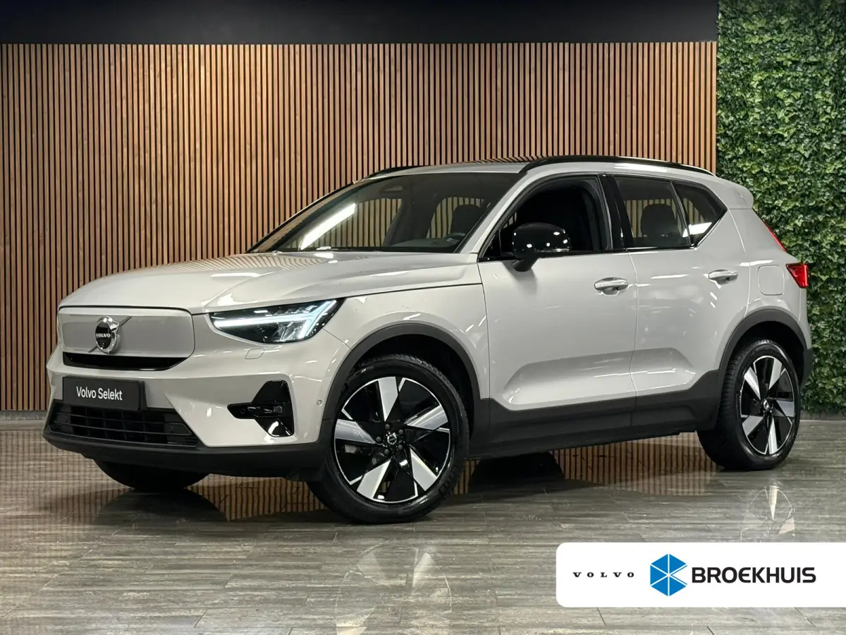 T2 Aut. Momentum | Apple Carplay/Android Auto | Cruise Control | DAB Radio | Bluetooth telefoon en audio streaming | Climate Control L+R | Parkeersensoren achter | Automatisch dimmende binne