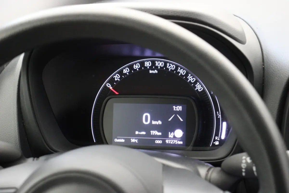 1.0 VVT-i MT - Carplay, adaptive Cruise, Airco, Paradepaartje