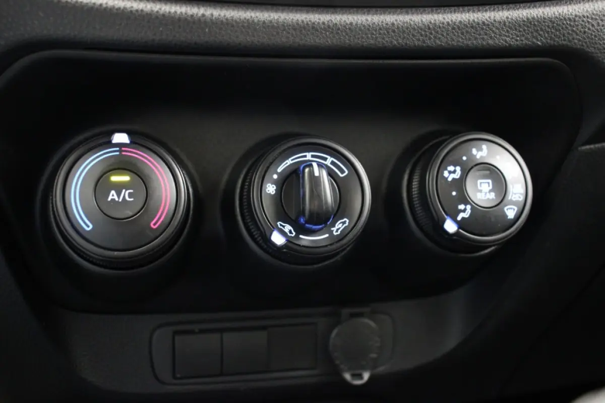 1.0 VVT-i MT - Carplay, adaptive Cruise, Airco, Paradepaartje