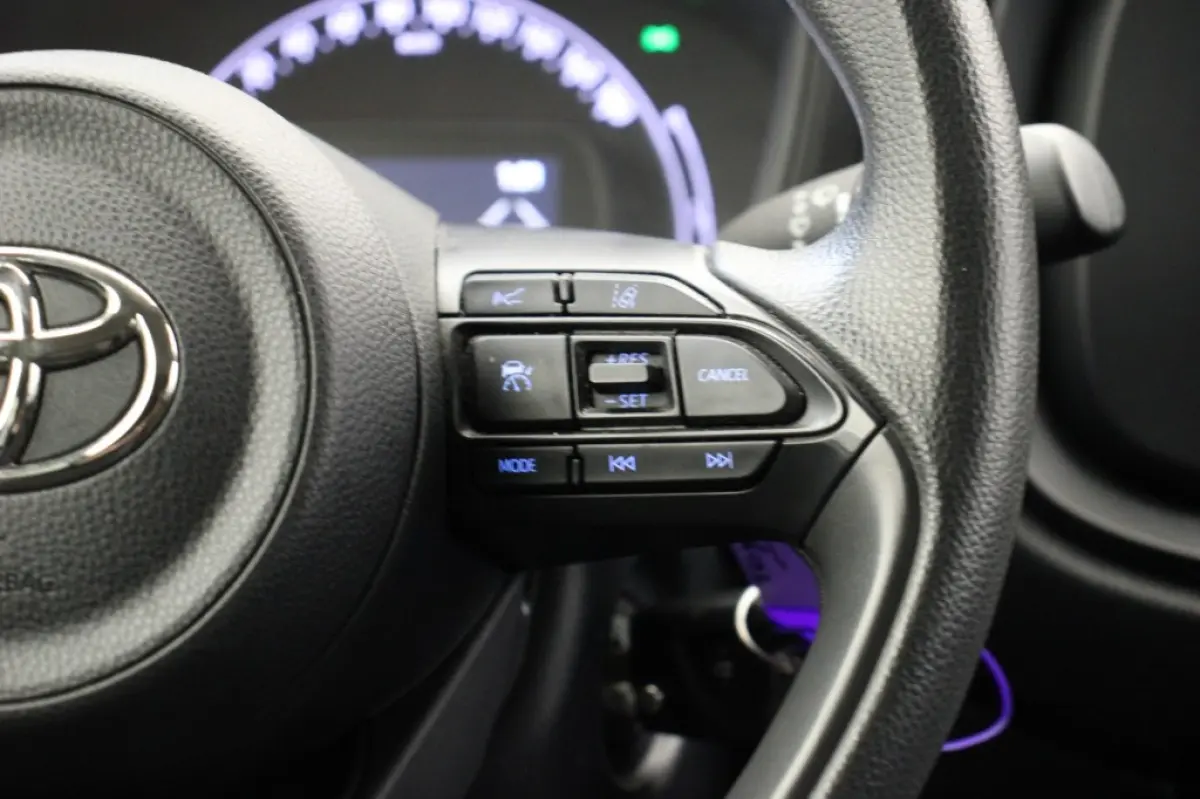 1.0 VVT-i MT - Carplay, adaptive Cruise, Airco, Paradepaartje