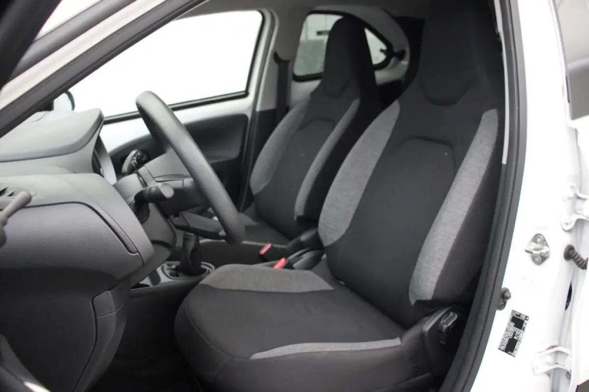 1.0 VVT-i MT - Carplay, adaptive Cruise, Airco, Paradepaartje