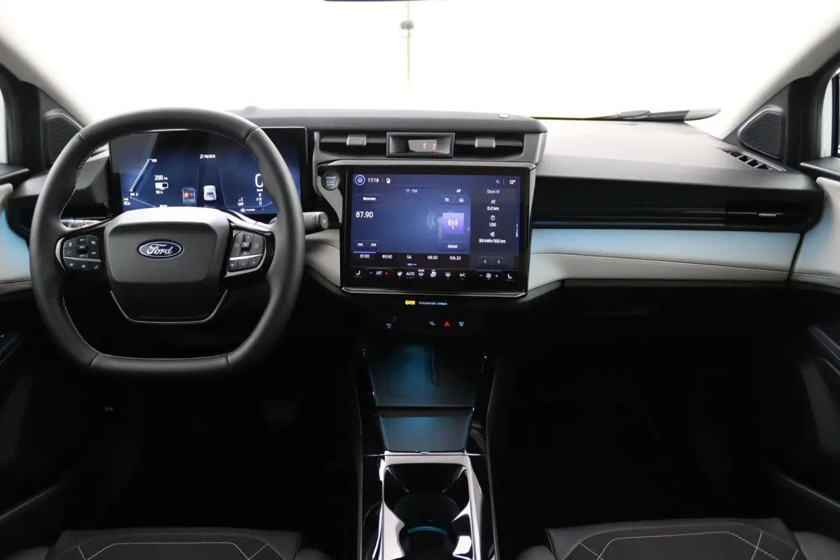 Premium 47 kWh | Panoramadak | Adaptive Cruise | BLIS | Winterpack | B&O Audio | Elektrische Achterklep