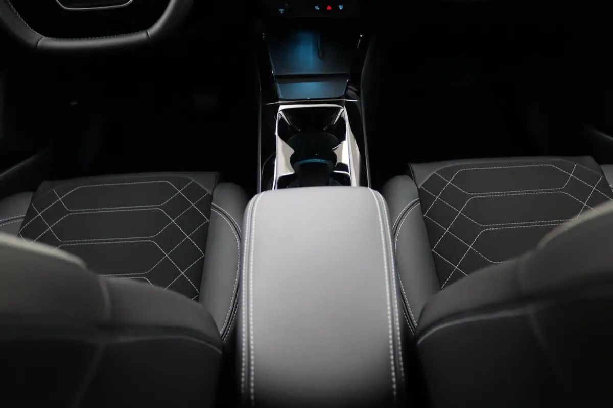 Premium 47 kWh | Panoramadak | Adaptive Cruise | BLIS | Winterpack | B&O Audio | Elektrische Achterklep
